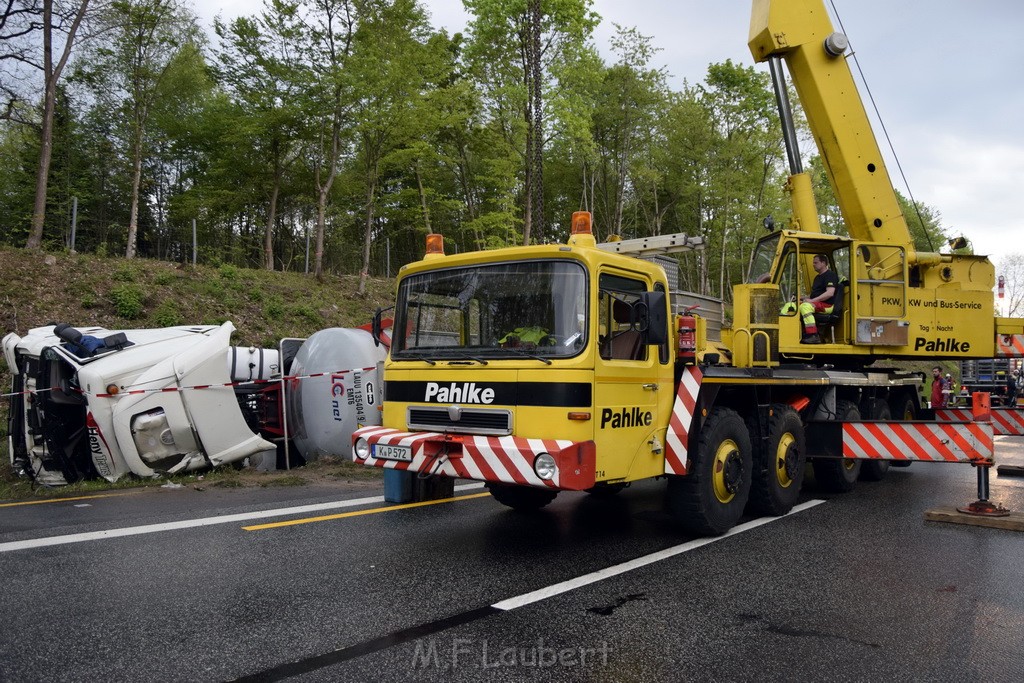 VU Gefahrgut LKW umgestuerzt A 4 Rich Koeln Hoehe AS Gummersbach P289.JPG - Miklos Laubert